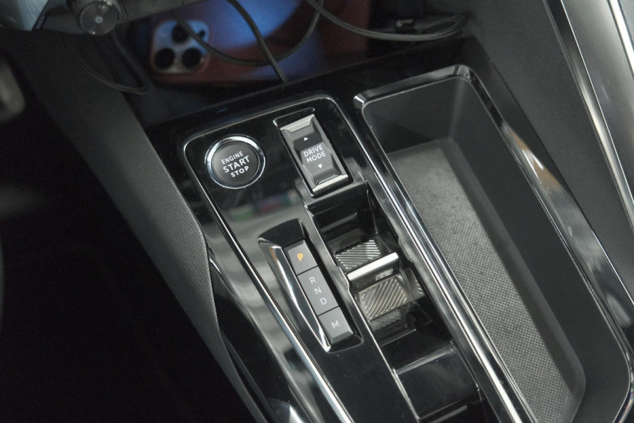 Peugeot 5008 PureTech 130 EAT8 GT | 7 Zitplaatsen | Schuif-/Kanteldak | Camera | Adaptieve Cruise Control