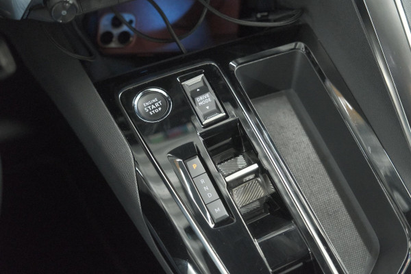 Peugeot 5008 PureTech 130 EAT8 GT | 7 Zitplaatsen | Schuif-/Kanteldak | Camera | Adaptieve Cruise Control