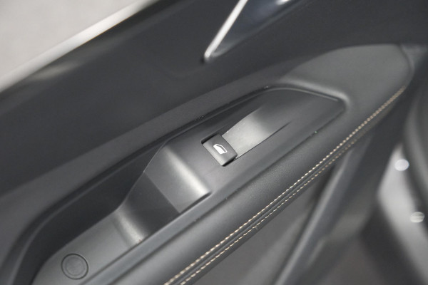 Peugeot 5008 PureTech 130 EAT8 GT | 7 Zitplaatsen | Schuif-/Kanteldak | Camera | Adaptieve Cruise Control