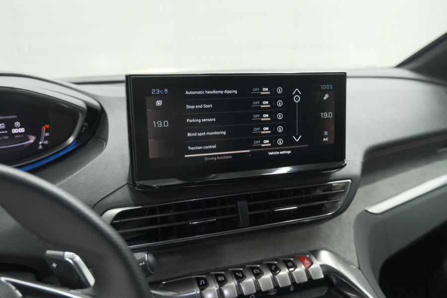 Peugeot 5008 PureTech 130 EAT8 GT | 7 Zitplaatsen | Schuif-/Kanteldak | Camera | Adaptieve Cruise Control