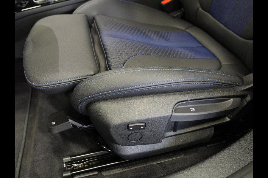 BMW 1-serie 118i M-Sport Automaat Digitale Cockpit Climate control Stoel verwarming LED  Sfeer verlichting Lichtmetalen velgen Navigatie Apple carplay/ Android auto Parkeersensoren