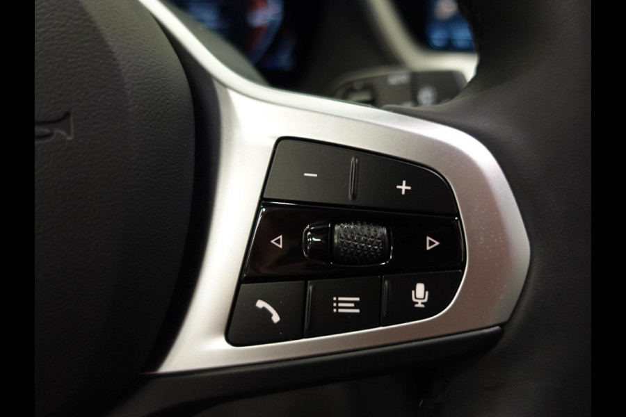 BMW 1-serie 118i M-Sport Automaat Digitale Cockpit Climate control Stoel verwarming LED  Sfeer verlichting Lichtmetalen velgen Navigatie Apple carplay/ Android auto Parkeersensoren