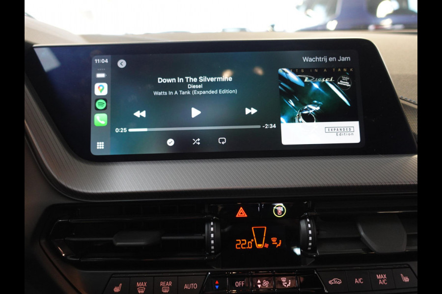 BMW 1-serie 118i M-Sport Automaat Digitale Cockpit Climate control Stoel verwarming LED  Sfeer verlichting Lichtmetalen velgen Navigatie Apple carplay/ Android auto Parkeersensoren