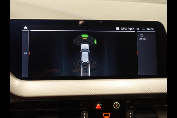 BMW 1-serie 118i M-Sport Automaat Digitale Cockpit Climate control Stoel verwarming LED  Sfeer verlichting Lichtmetalen velgen Navigatie Apple carplay/ Android auto Parkeersensoren