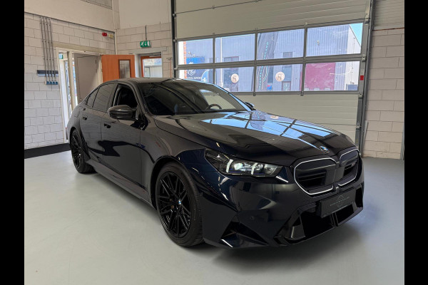 BMW 5 Serie M5 Automaat, Carbon pakket, keramische remmen, HUD, Bowers & Wilkins, M Multifunctionele Stoelen