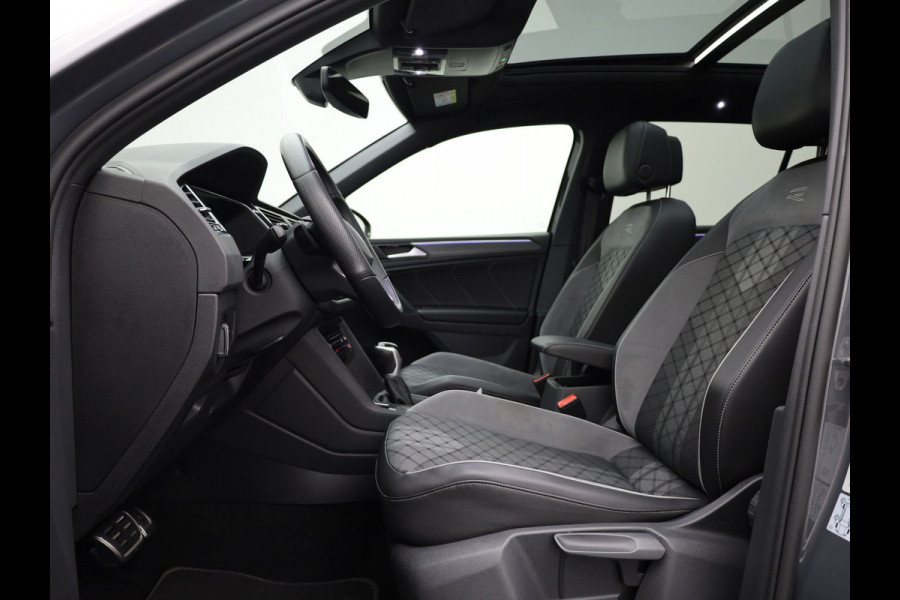 Volkswagen Tiguan 1.4 TSI eHybrid R-Line Business | Panodak | 20'' | Keyless | Elk. A-klep | IQ Light | Camera | Prijs Rijklaar!!