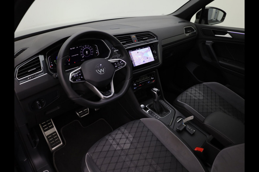 Volkswagen Tiguan 1.4 TSI eHybrid R-Line Business | Panodak | 20'' | Keyless | Elk. A-klep | IQ Light | Camera | Prijs Rijklaar!!