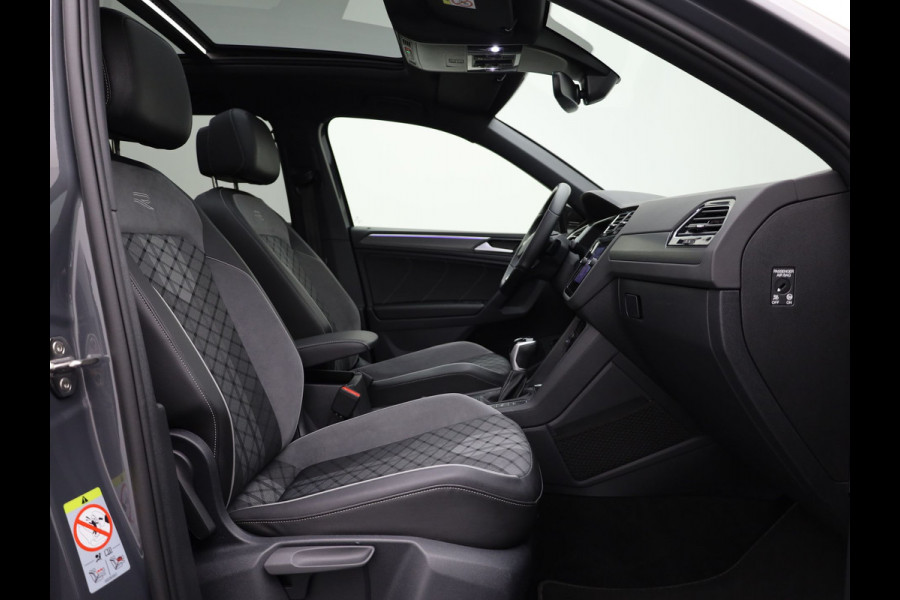 Volkswagen Tiguan 1.4 TSI eHybrid R-Line Business | Panodak | 20'' | Keyless | Elk. A-klep | IQ Light | Camera | Prijs Rijklaar!!