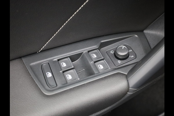 Volkswagen Tiguan 1.4 TSI eHybrid R-Line Business | Panodak | 20'' | Keyless | Elk. A-klep | IQ Light | Camera | Prijs Rijklaar!!