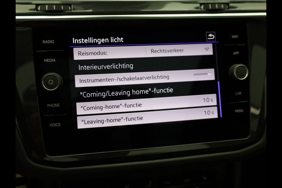 Volkswagen Tiguan 1.4 TSI eHybrid R-Line Business | Panodak | 20'' | Keyless | Elk. A-klep | IQ Light | Camera | Prijs Rijklaar!!