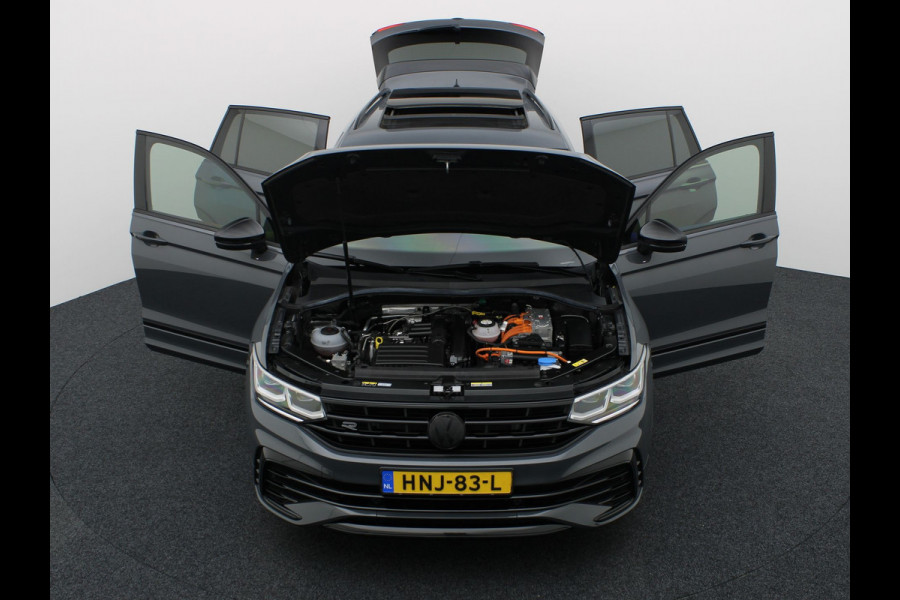 Volkswagen Tiguan 1.4 TSI eHybrid R-Line Business | Panodak | 20'' | Keyless | Elk. A-klep | IQ Light | Camera | Prijs Rijklaar!!