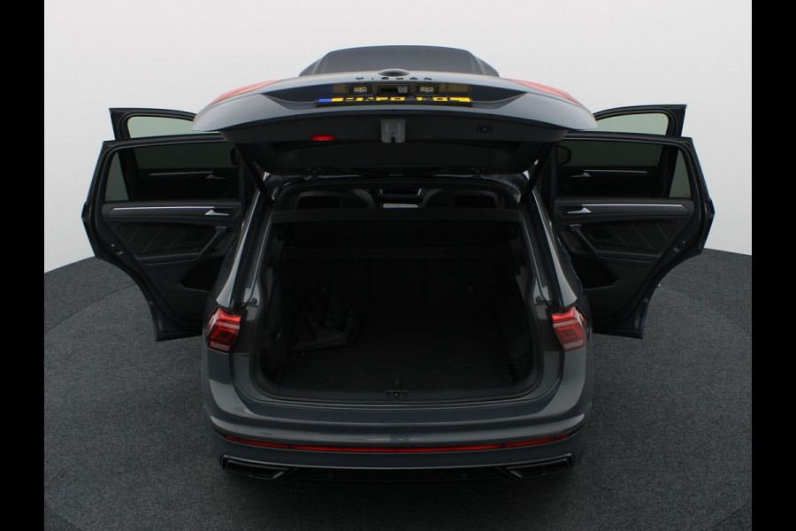 Volkswagen Tiguan 1.4 TSI eHybrid R-Line Business | Panodak | 20'' | Keyless | Elk. A-klep | IQ Light | Camera | Prijs Rijklaar!!