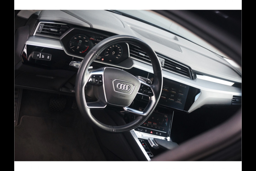 Audi e-tron e-tron 50 quattro Launch edition plus 71 kWh | Panoramadak | Stoelverwarming | Keyless | Apple Carplay | Luchtvering | Adaptive Cruise Control | Leer | Elek. Stoelen  | BTW | NAP | Led | Black Style | PDC | SOH 84,94%