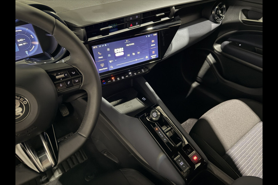 Alfa Romeo junior Elettrica 54 kWh | Cruise Control Adaptief | LED lampen |