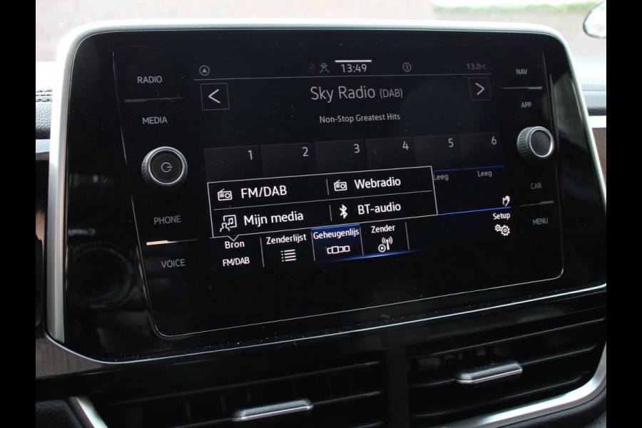 Volkswagen T-Roc 1.5 TSI DSG R-Line Climate control Adaptieve cruise control LED Navigatie Achteruitrijcamera Parkeersensoren Apple Carplay Android Auto Radio