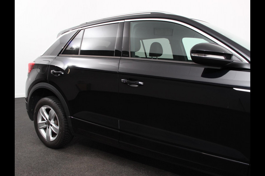 Volkswagen T-Roc 1.5 TSI DSG R-Line Climate control Adaptieve cruise control LED Navigatie Achteruitrijcamera Parkeersensoren Apple Carplay Android Auto Radio