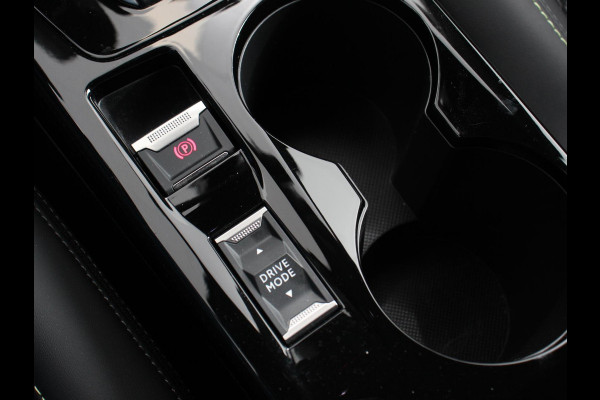 Peugeot 2008 1.2 PureTech 130pk Automaat GT Climate Control Camera Achter Navigatie Apple Carplay / Android auto Digitale Cockpit Velgen 17 inch