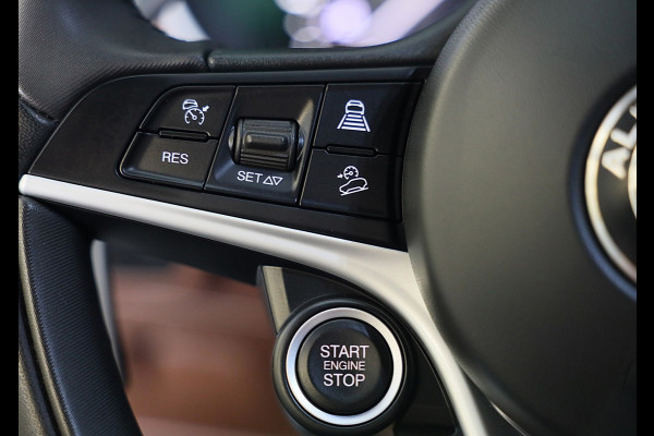 Alfa Romeo Stelvio 2.0 T AWD Veloce / Cognac Leder / Acc / Lane Assist / Memory / Elek Stoelen / Navi / Camera / 20 Inch