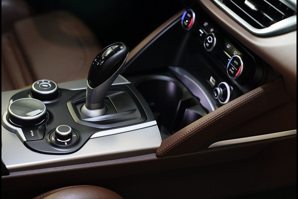 Alfa Romeo Stelvio 2.0 T AWD Veloce / Cognac Leder / Acc / Lane Assist / Memory / Elek Stoelen / Navi / Camera / 20 Inch