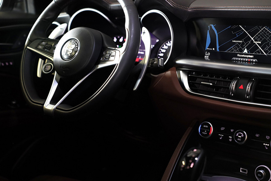 Alfa Romeo Stelvio 2.0 T AWD Veloce / Cognac Leder / Acc / Lane Assist / Memory / Elek Stoelen / Navi / Camera / 20 Inch