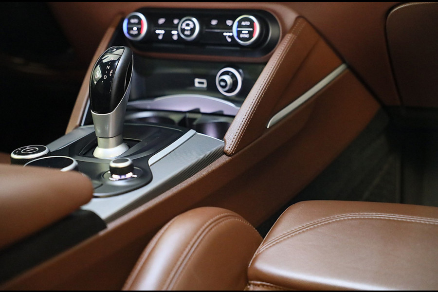 Alfa Romeo Stelvio 2.0 T AWD Veloce / Cognac Leder / Acc / Lane Assist / Memory / Elek Stoelen / Navi / Camera / 20 Inch