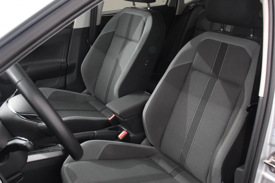 Volkswagen Polo 1.0 TSI 110 pk DSG Highline Panorama dak Navigatie Apple Carplay/Android Auto Wireless Adaptive Cruise Control Parkeersensoren Stoelverwarming  Climatronic Getinte ramen