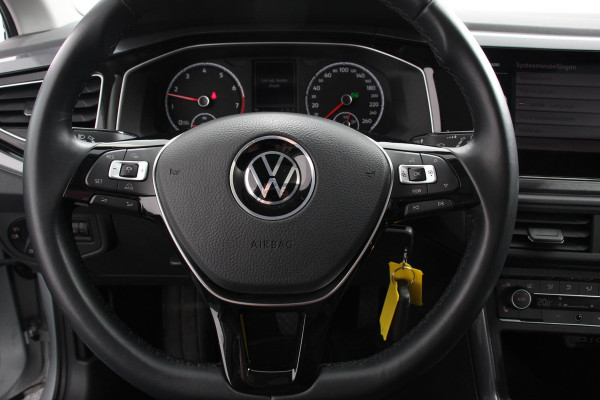 Volkswagen Polo 1.0 TSI 110 pk DSG Highline Panorama dak Navigatie Apple Carplay/Android Auto Wireless Adaptive Cruise Control Parkeersensoren Stoelverwarming  Climatronic Getinte ramen