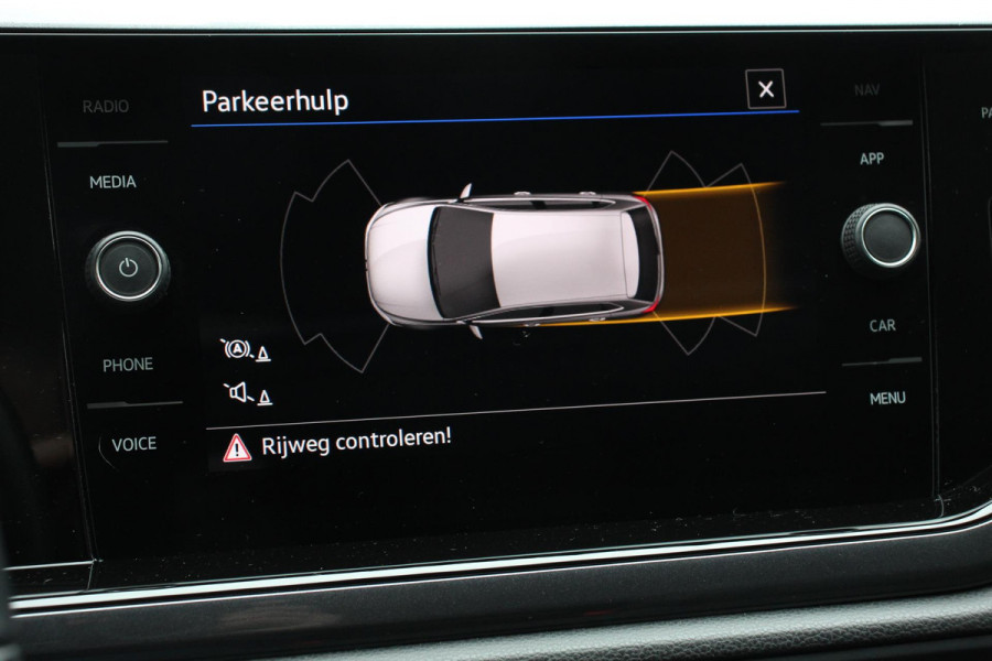 Volkswagen Polo 1.0 TSI 110 pk DSG Highline Panorama dak Navigatie Apple Carplay/Android Auto Wireless Adaptive Cruise Control Parkeersensoren Stoelverwarming  Climatronic Getinte ramen