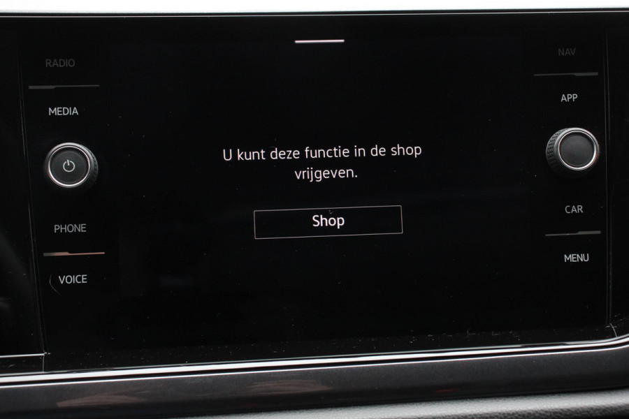 Volkswagen Polo 1.0 TSI 110 pk DSG Highline Panorama dak Navigatie Apple Carplay/Android Auto Wireless Adaptive Cruise Control Parkeersensoren Stoelverwarming  Climatronic Getinte ramen
