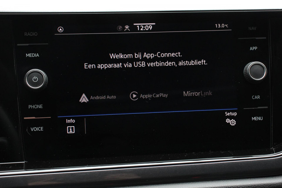 Volkswagen Polo 1.0 TSI 110 pk DSG Highline Panorama dak Navigatie Apple Carplay/Android Auto Wireless Adaptive Cruise Control Parkeersensoren Stoelverwarming  Climatronic Getinte ramen
