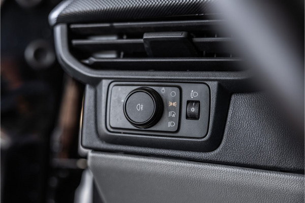 Ford Transit Custom 320 2.0 TDCI L2H1 | ACC | Blind Spot | CarPlay | Navigatie | Camera | Stoelverwarming | Trekhaak | Lederen bekleding