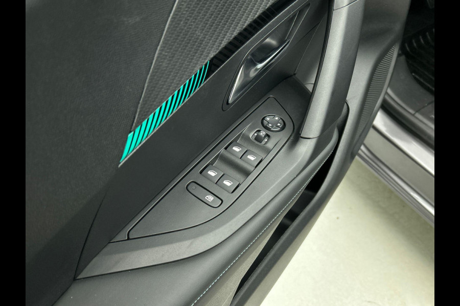 Peugeot 2008 1.2 PureTech 130pk Automaat Allure Pack Climate control Cruise control Navigatie Parkeersensoren Apple Carplay/ Android Auto LED Lichtmetalen Velgen Cruise Control