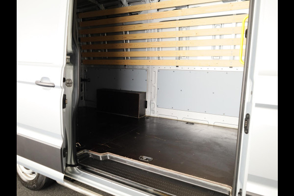 Volkswagen Crafter 35 2.0 TDI L3H3 Highline EURO VI 140 pk | Verlengde garantie | Navigatie | Dode hoek detentie | Trekhaak | Verwarmde voorruit