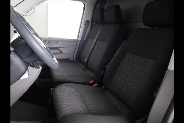 Volkswagen Transporter 2.0 TDI L2H3 28 Comfortline 150 pk Automaat | Navigatie | Trekhaak | Parkeersensoren achter | Achteruitrijcamera | Cruise control | Apple Carplay/Android Auto |