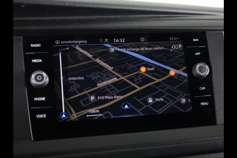 Volkswagen Transporter 2.0 TDI L2H3 28 Comfortline 150 pk Automaat | Navigatie | Trekhaak | Parkeersensoren achter | Achteruitrijcamera | Cruise control | Apple Carplay/Android Auto |