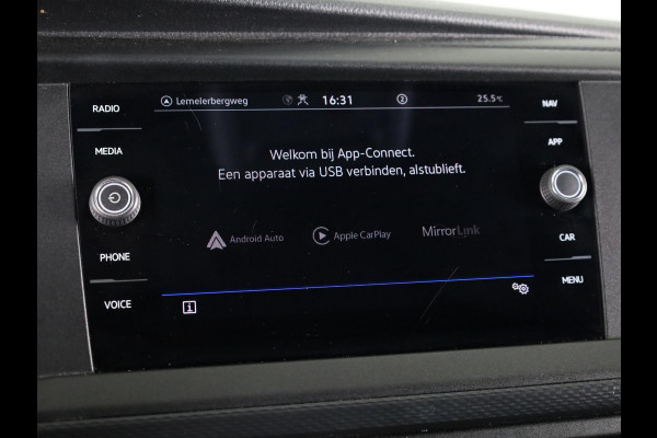 Volkswagen Transporter 2.0 TDI L2H3 28 Comfortline 150 pk Automaat | Navigatie | Trekhaak | Parkeersensoren achter | Achteruitrijcamera | Cruise control | Apple Carplay/Android Auto |