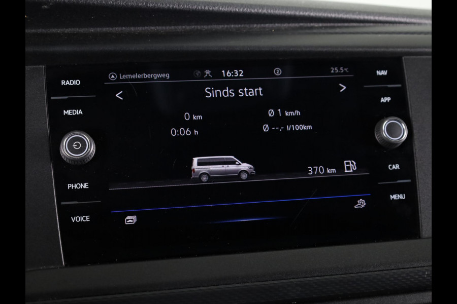 Volkswagen Transporter 2.0 TDI L2H3 28 Comfortline 150 pk Automaat | Navigatie | Trekhaak | Parkeersensoren achter | Achteruitrijcamera | Cruise control | Apple Carplay/Android Auto |