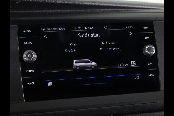 Volkswagen Transporter 2.0 TDI L2H3 28 Comfortline 150 pk Automaat | Navigatie | Trekhaak | Parkeersensoren achter | Achteruitrijcamera | Cruise control | Apple Carplay/Android Auto |