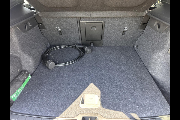 Volvo XC40 Recharge P8 AWD R-Design | SOH: 94,9% | Semi Elektr. Trekhaak | Dealer Onderhouden | Camera | Addaptive CC | Blindspot Detectie |