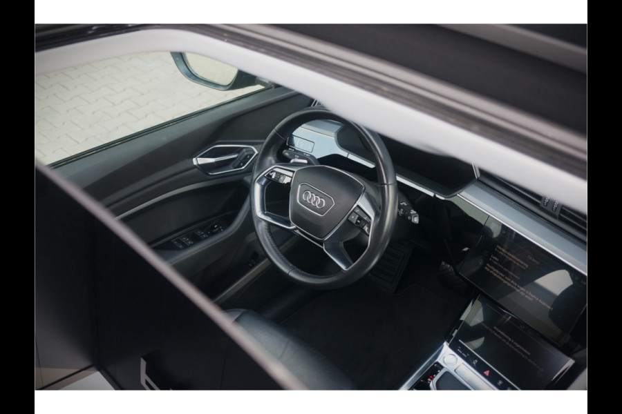 Audi e-tron e-tron 50 quattro Launch edition plus 71 kWh | Panoramadak | Stoelverwarming | Keyless | Apple Carplay | Luchtvering | Adaptive Cruise Control | Leer | Elek. Stoelen  | BTW | NAP | Led | Black Style | PDC | SOH 84,94%