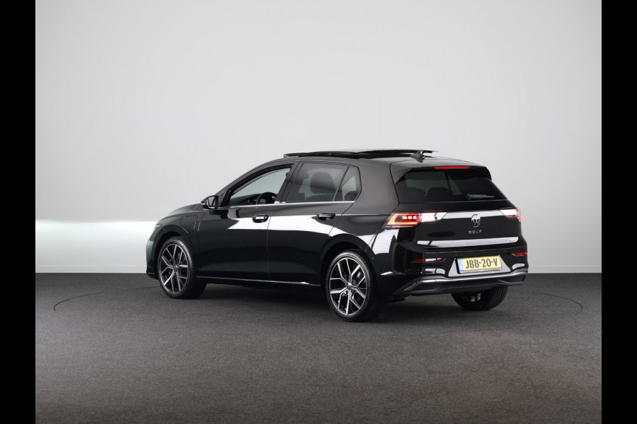 Volkswagen Golf 1.5 eHybrid Style Edition 204PK | Panoramadak | Wegklapbare trekhaak | Sportonderstel | Led matrix | Stoelverwarming | 18 Inch
