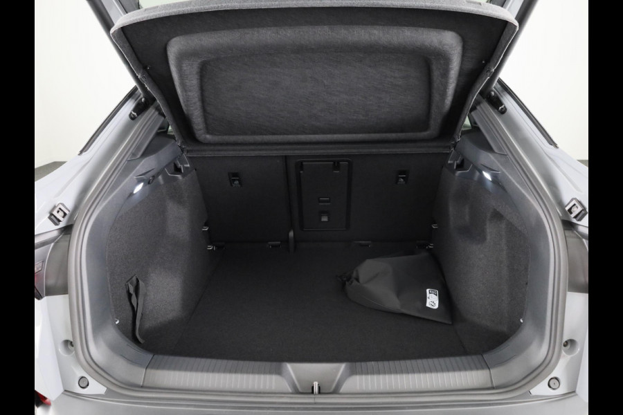 Volkswagen ID.5 Pro Business 77 kWh accu, 210 kW / 286 pk SUV Elek SOH 100% | 360 Camera | Led matrix | Navigatie | Elektrische Achterklep | Panoramdak | Stoelverwarming |