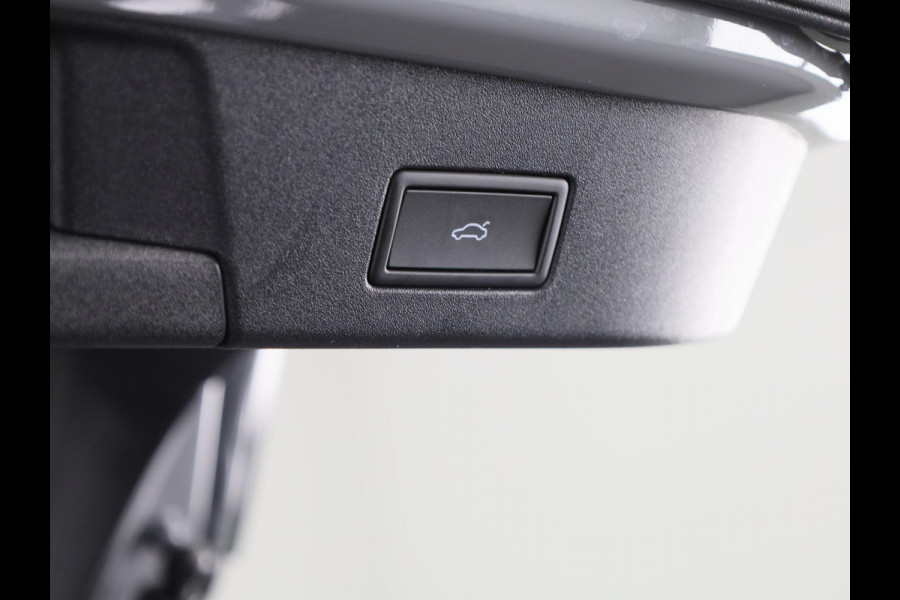 Volkswagen ID.5 Pro Business 77 kWh accu, 210 kW / 286 pk SUV Elek SOH 100% | 360 Camera | Led matrix | Navigatie | Elektrische Achterklep | Panoramdak | Stoelverwarming |