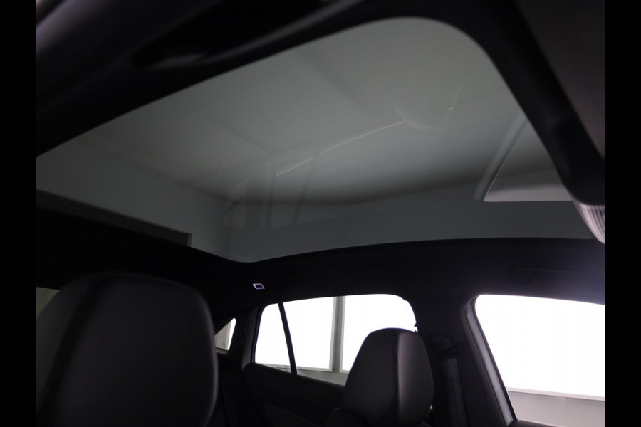 Volkswagen ID.5 Pro Business 77 kWh accu. 210 kW / 286 pk SUV Elek | 360 Camera | Led matrix | Navigatie | Elektrische Achterklep | Panoramdak | Stoelverwarming |