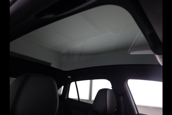 Volkswagen ID.5 Pro Business 77 kWh accu. 210 kW / 286 pk SUV Elek | 360 Camera | Led matrix | Navigatie | Elektrische Achterklep | Panoramdak | Stoelverwarming |