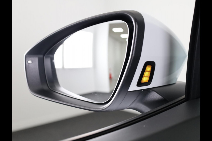 Volkswagen ID.5 Pro Business 77 kWh accu. 210 kW / 286 pk SUV Elek | 360 Camera | Led matrix | Navigatie | Elektrische Achterklep | Panoramdak | Stoelverwarming |