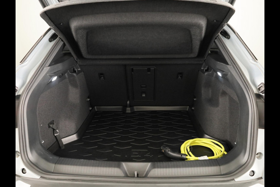 Volkswagen ID.4 Pro Limited Edition 77 kWh | 360 Camera| SOH 100% | Head Up Display | Stoelverwarming | 20 inch |
