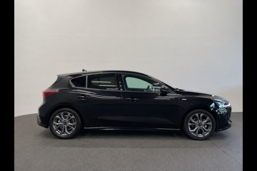 Ford Focus 1.0 EcoBoost Hybrid 155pk Automaat ST Line Navigatie Cruise Control Parkeer sensoren Lichtmetalen Velgen Extra Getint Glas