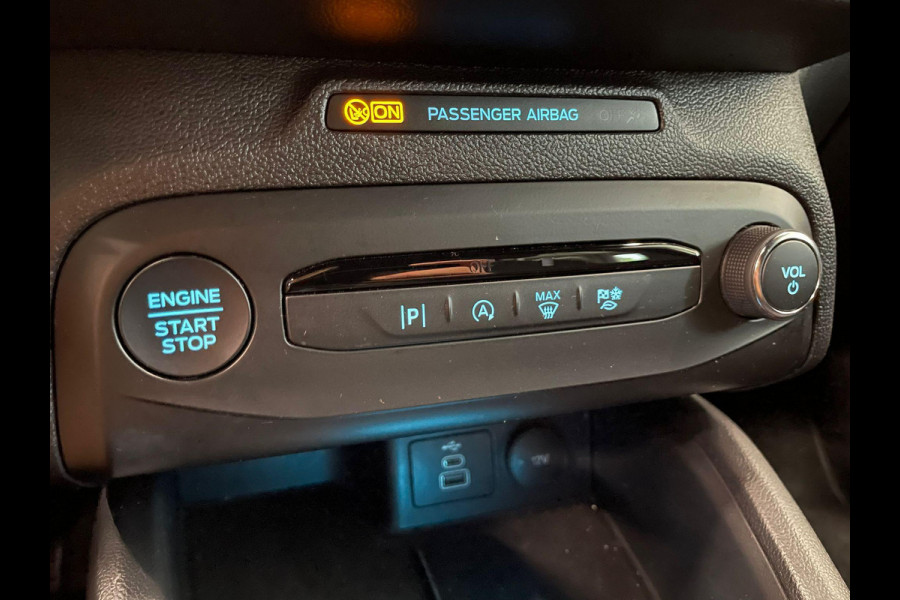 Ford Focus 1.0 EcoBoost Hybrid 155pk Automaat ST Line Navigatie Cruise Control Parkeer sensoren Lichtmetalen Velgen Extra Getint Glas