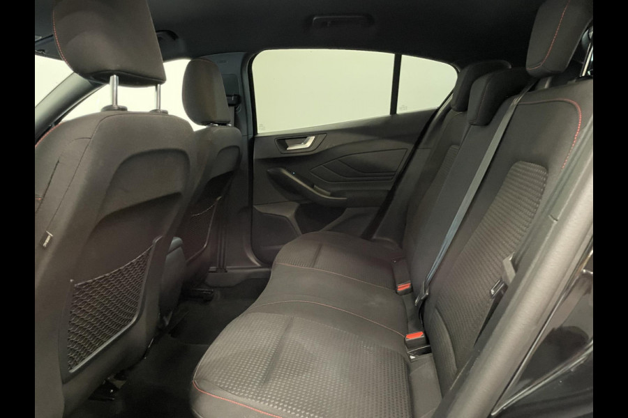 Ford Focus 1.0 EcoBoost Hybrid 155pk Automaat ST Line Navigatie Cruise Control Parkeer sensoren Lichtmetalen Velgen Extra Getint Glas